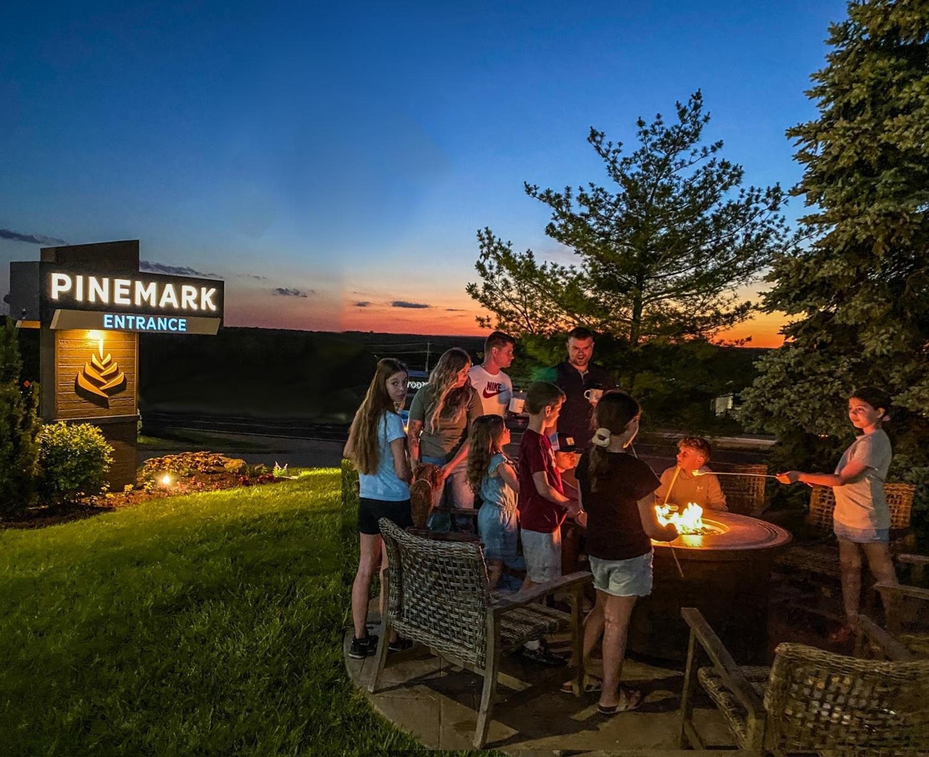 Pinemark Inn Suites Events Saint Clair Exterior photo